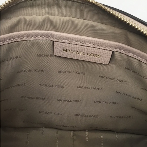 Michael Kors Pink Crossbody Bag with Gold Chain - Picture 16 of 16